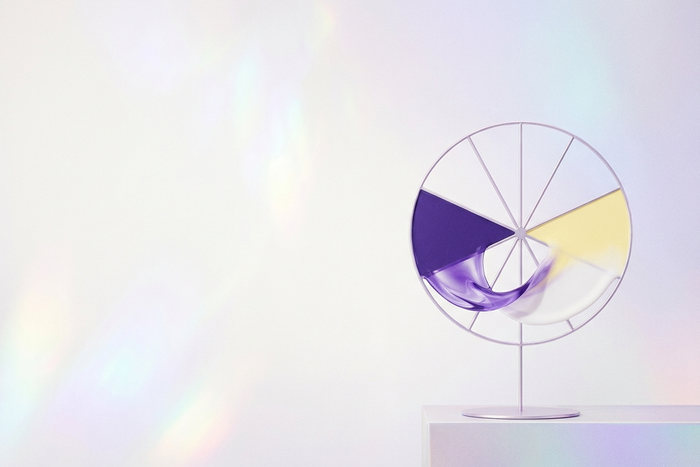 Roue chromatique violet et jaune, liquide violet — théorie des couleurs OhMySmile
